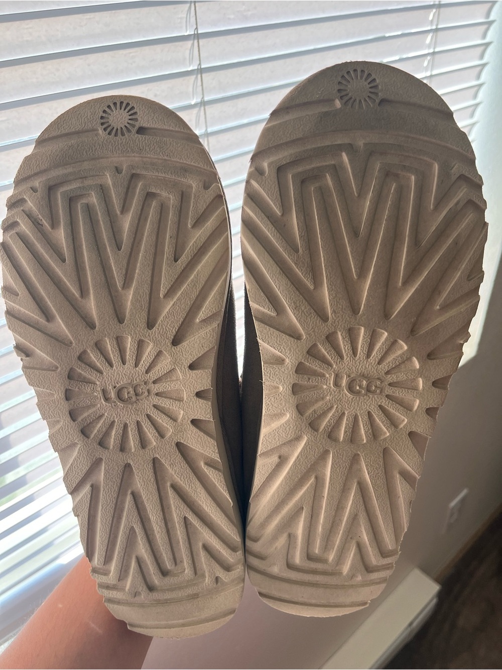 UGG Tasman - Picture 4 of 4